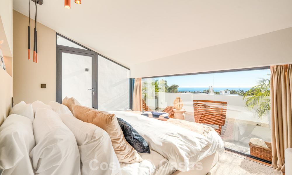 Maison de ville luxueusement rénovée avec vue sur la mer à vendre, dans un quartier fermé sur le Golden Mile de Marbella 774997