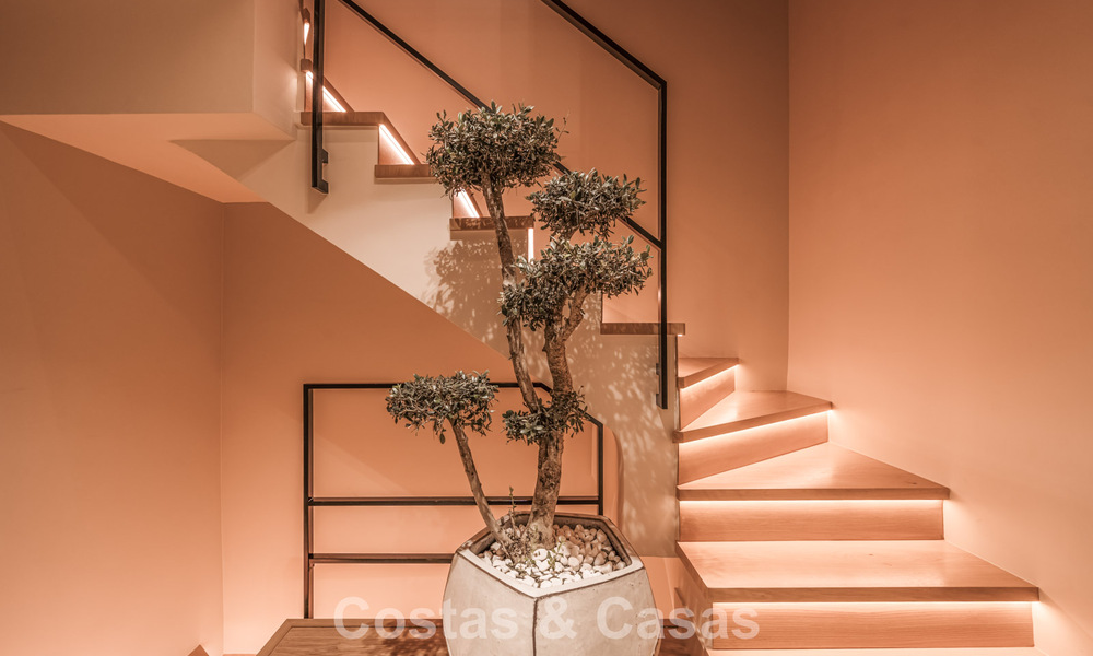 Maison de ville luxueusement rénovée avec vue sur la mer à vendre, dans un quartier fermé sur le Golden Mile de Marbella 775000