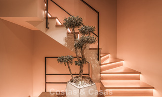 Maison de ville luxueusement rénovée avec vue sur la mer à vendre, dans un quartier fermé sur le Golden Mile de Marbella 775000 