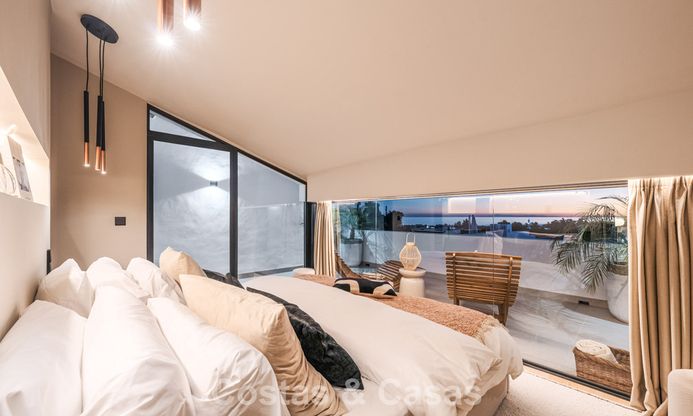 Maison de ville luxueusement rénovée avec vue sur la mer à vendre, dans un quartier fermé sur le Golden Mile de Marbella 775003
