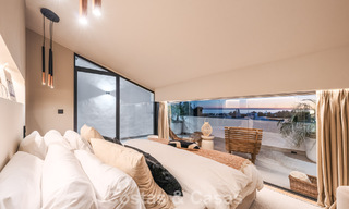 Maison de ville luxueusement rénovée avec vue sur la mer à vendre, dans un quartier fermé sur le Golden Mile de Marbella 775003 