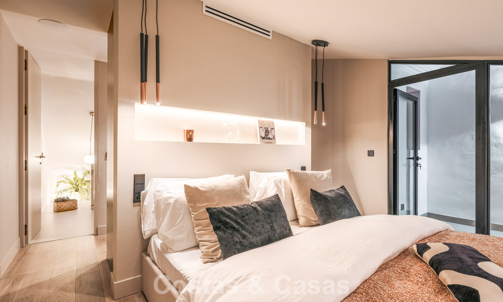 Maison de ville luxueusement rénovée avec vue sur la mer à vendre, dans un quartier fermé sur le Golden Mile de Marbella 775004