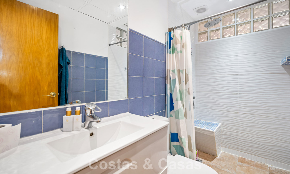 Maison de ville spacieuse avec jardin privé à vendre, entourée de terrains de golf à Nueva Andalucia, Marbella 775067