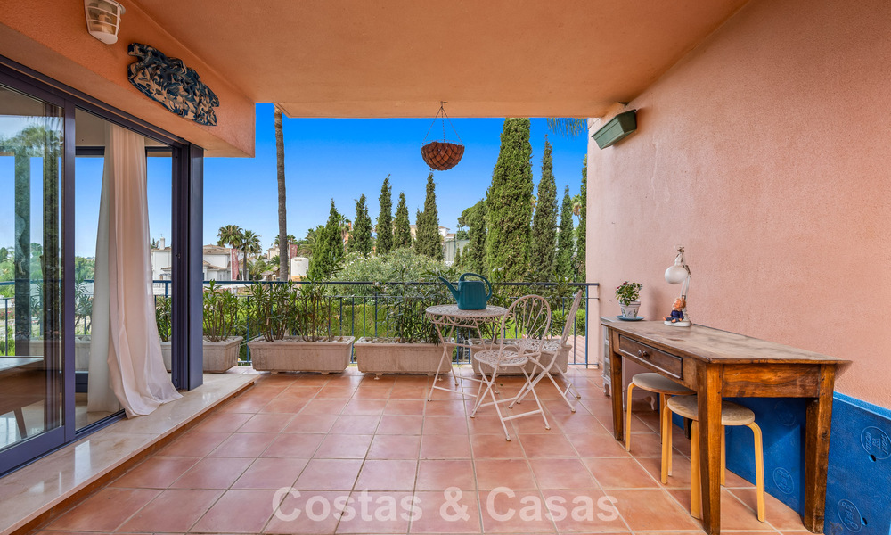 Maison de ville spacieuse avec jardin privé à vendre, entourée de terrains de golf à Nueva Andalucia, Marbella 775072