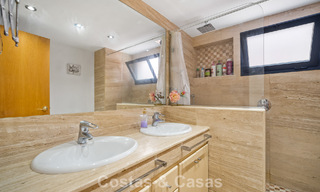 Maison de ville spacieuse avec jardin privé à vendre, entourée de terrains de golf à Nueva Andalucia, Marbella 775074 