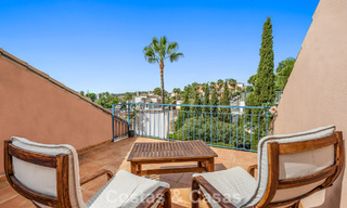 Maison de ville spacieuse avec jardin privé à vendre, entourée de terrains de golf à Nueva Andalucia, Marbella 775081 