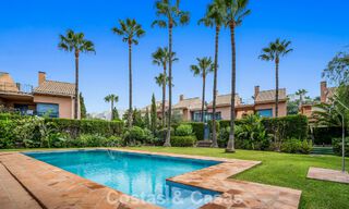 Maison de ville spacieuse avec jardin privé à vendre, entourée de terrains de golf à Nueva Andalucia, Marbella 775086 