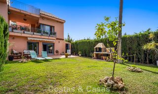 Maison de ville spacieuse avec jardin privé à vendre, entourée de terrains de golf à Nueva Andalucia, Marbella 775088 