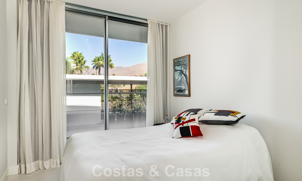 Appartement moderne prêt à emménager en première ligne de plage à vendre à Estepona, Costa del Sol 775096