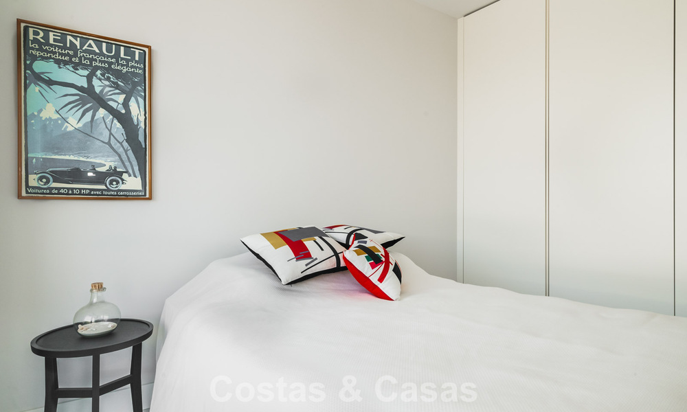 Appartement moderne prêt à emménager en première ligne de plage à vendre à Estepona, Costa del Sol 775097