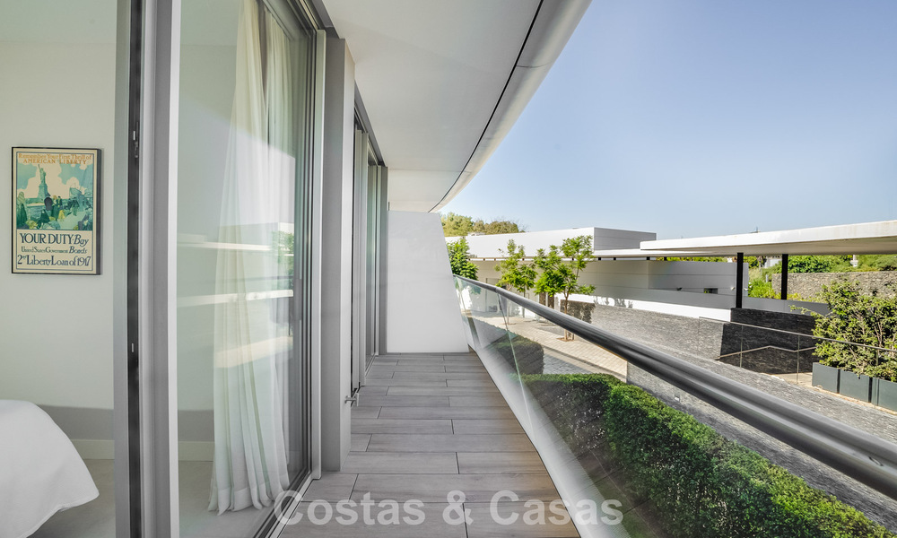 Appartement moderne prêt à emménager en première ligne de plage à vendre à Estepona, Costa del Sol 775098
