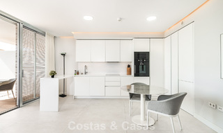 Appartement moderne prêt à emménager en première ligne de plage à vendre à Estepona, Costa del Sol 775100 