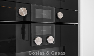 Appartement moderne prêt à emménager en première ligne de plage à vendre à Estepona, Costa del Sol 775107 