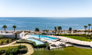 Appartement moderne prêt à emménager en première ligne de plage à vendre à Estepona, Costa del Sol 775108 