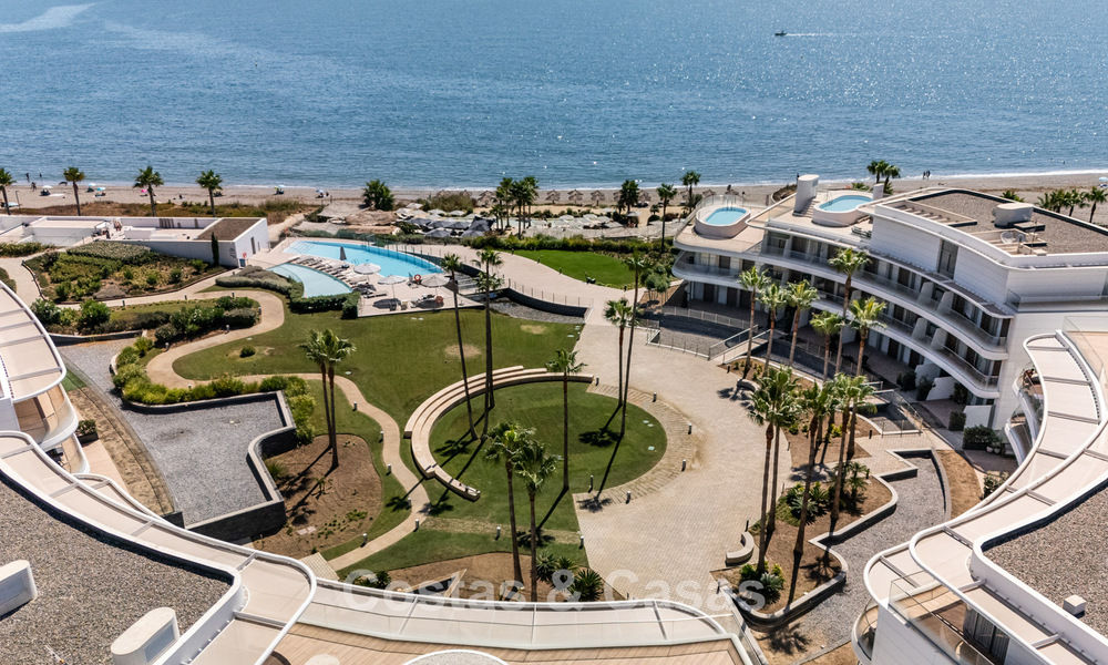 Appartement moderne prêt à emménager en première ligne de plage à vendre à Estepona, Costa del Sol 775113