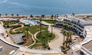 Appartement moderne prêt à emménager en première ligne de plage à vendre à Estepona, Costa del Sol 775113 