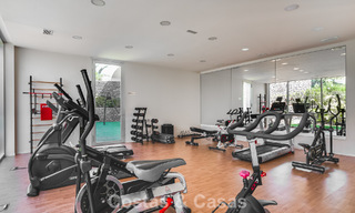 Appartement moderne prêt à emménager en première ligne de plage à vendre à Estepona, Costa del Sol 775115 