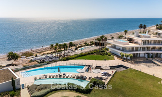 Appartement moderne prêt à emménager en première ligne de plage à vendre à Estepona, Costa del Sol 775119 