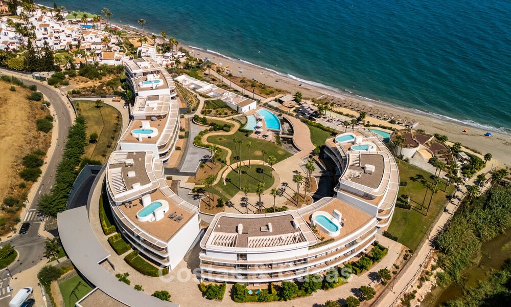 Appartement moderne prêt à emménager en première ligne de plage à vendre à Estepona, Costa del Sol 775120