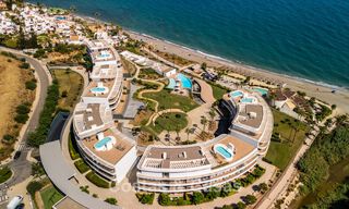 Appartement moderne prêt à emménager en première ligne de plage à vendre à Estepona, Costa del Sol 775120 