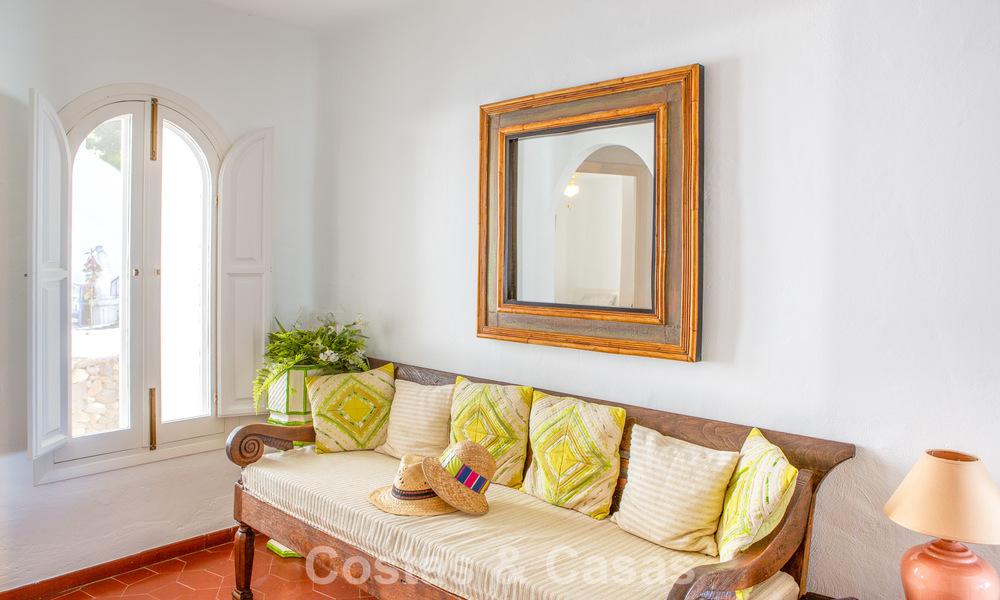 Spacieuse maison de ville de 4 chambres avec de belles vues sur la mer à vendre située à Marbella Est 775136