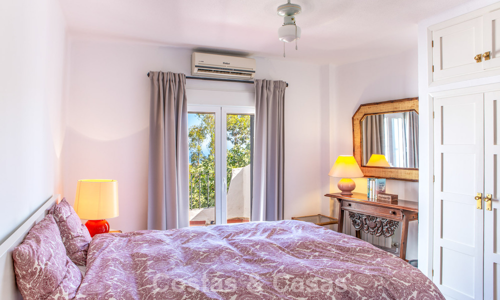 Spacieuse maison de ville de 4 chambres avec de belles vues sur la mer à vendre située à Marbella Est 775142