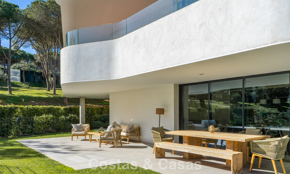 Appartement moderniste au rez-de-chaussée dans une communauté fermée de Sotogrande, Costa del Sol 775352