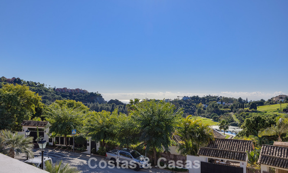 Spacieuse maison avec vue sur le golf et la mer à vendre, dans une urbanisation de golf exclusive à Benahavis - Marbella 775194