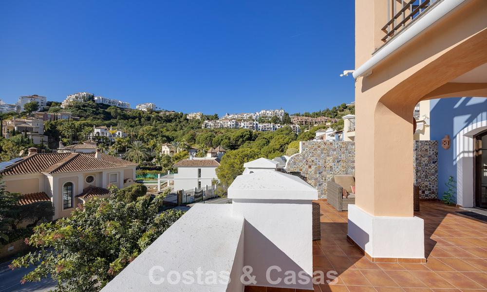 Spacieuse maison avec vue sur le golf et la mer à vendre, dans une urbanisation de golf exclusive à Benahavis - Marbella 775195