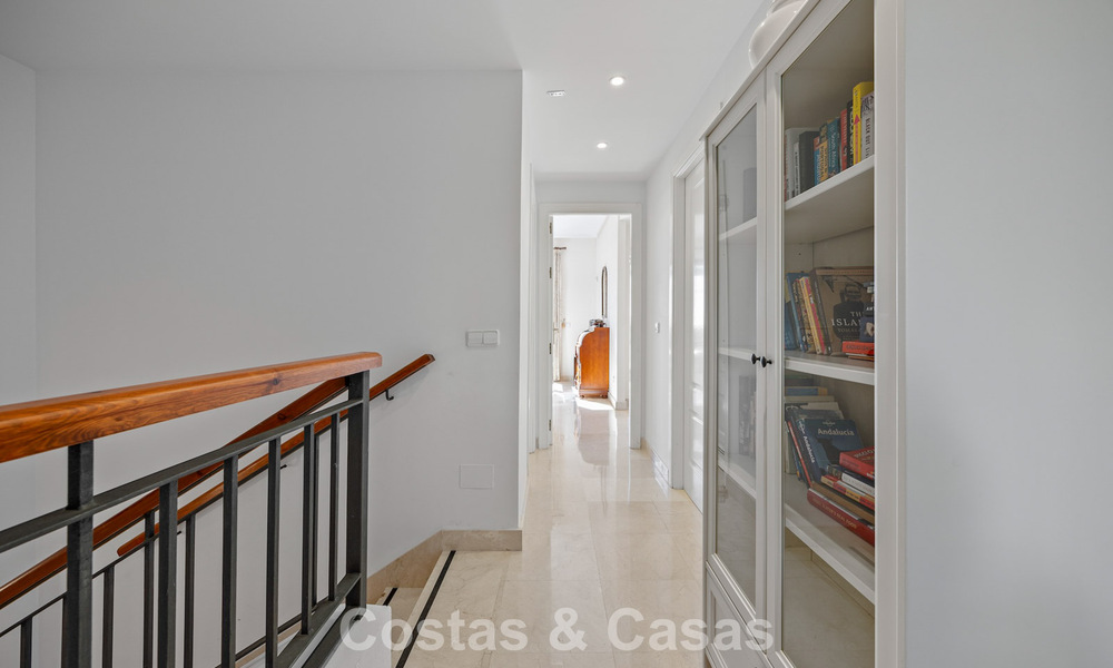 Spacieuse maison avec vue sur le golf et la mer à vendre, dans une urbanisation de golf exclusive à Benahavis - Marbella 775204