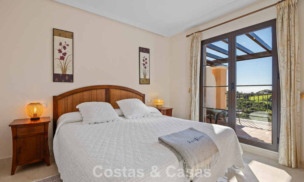 Spacieuse maison avec vue sur le golf et la mer à vendre, dans une urbanisation de golf exclusive à Benahavis - Marbella 775205