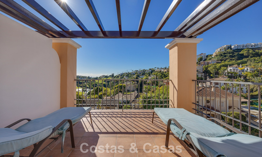 Spacieuse maison avec vue sur le golf et la mer à vendre, dans une urbanisation de golf exclusive à Benahavis - Marbella 775206