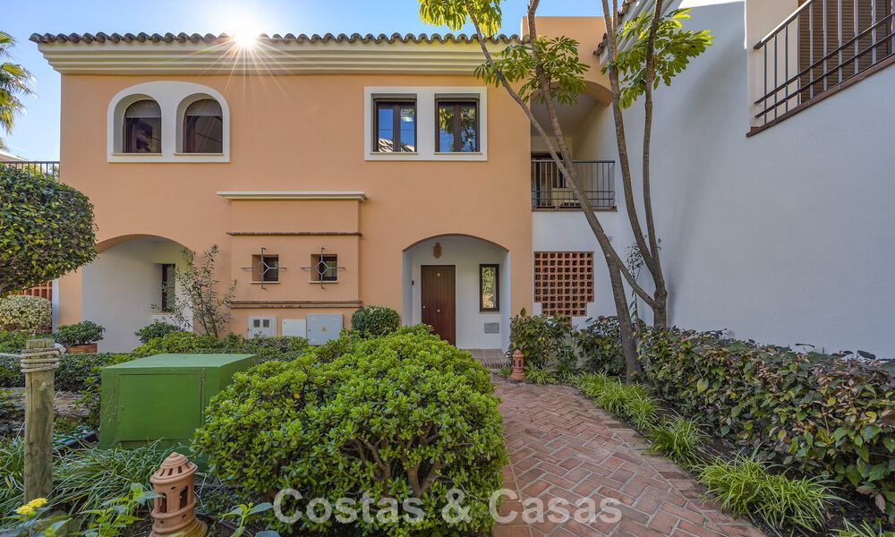Spacieuse maison avec vue sur le golf et la mer à vendre, dans une urbanisation de golf exclusive à Benahavis - Marbella 775214
