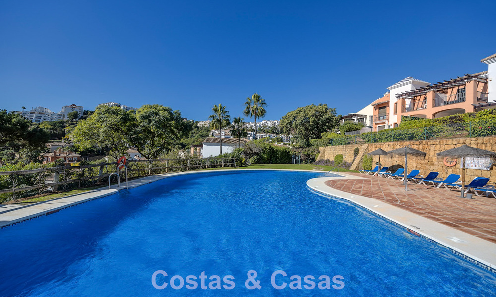 Spacieuse maison avec vue sur le golf et la mer à vendre, dans une urbanisation de golf exclusive à Benahavis - Marbella 775215