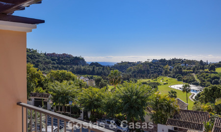 Spacieuse maison avec vue sur le golf et la mer à vendre, dans une urbanisation de golf exclusive à Benahavis - Marbella 775217