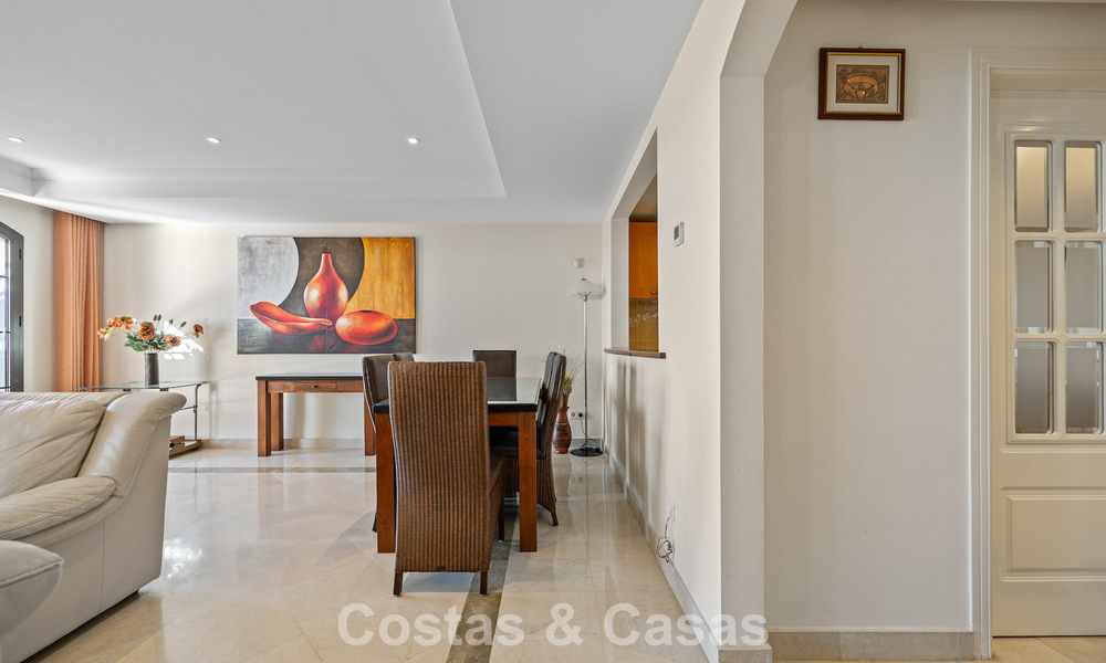 Spacieuse maison avec vue sur le golf et la mer à vendre, dans une urbanisation de golf exclusive à Benahavis - Marbella 775221