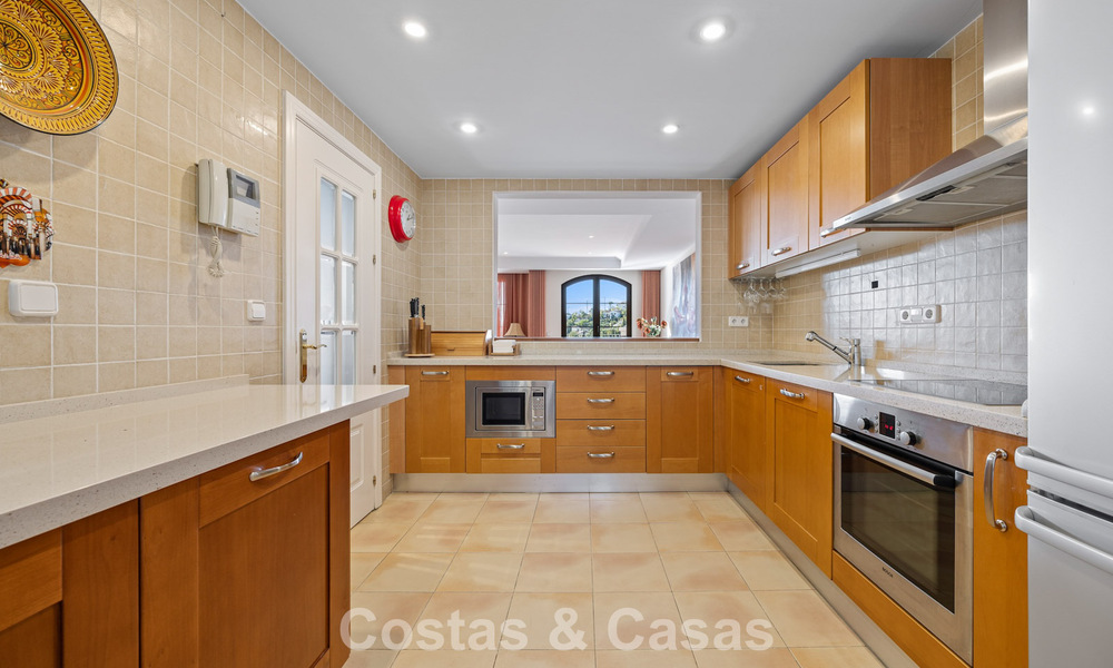 Spacieuse maison avec vue sur le golf et la mer à vendre, dans une urbanisation de golf exclusive à Benahavis - Marbella 775222