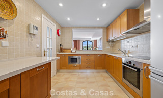 Spacieuse maison avec vue sur le golf et la mer à vendre, dans une urbanisation de golf exclusive à Benahavis - Marbella 775222 