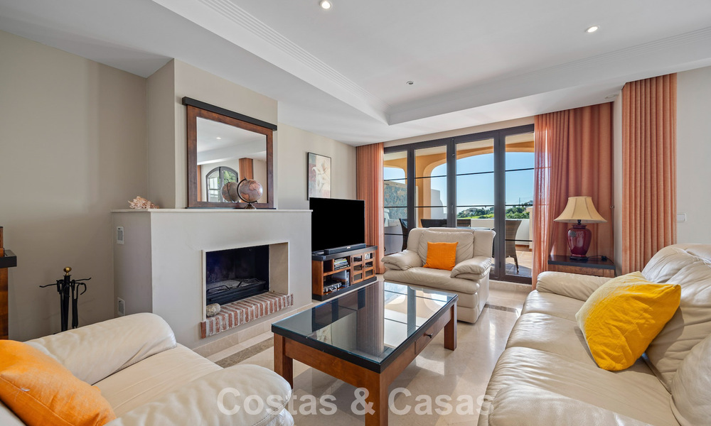 Spacieuse maison avec vue sur le golf et la mer à vendre, dans une urbanisation de golf exclusive à Benahavis - Marbella 775227
