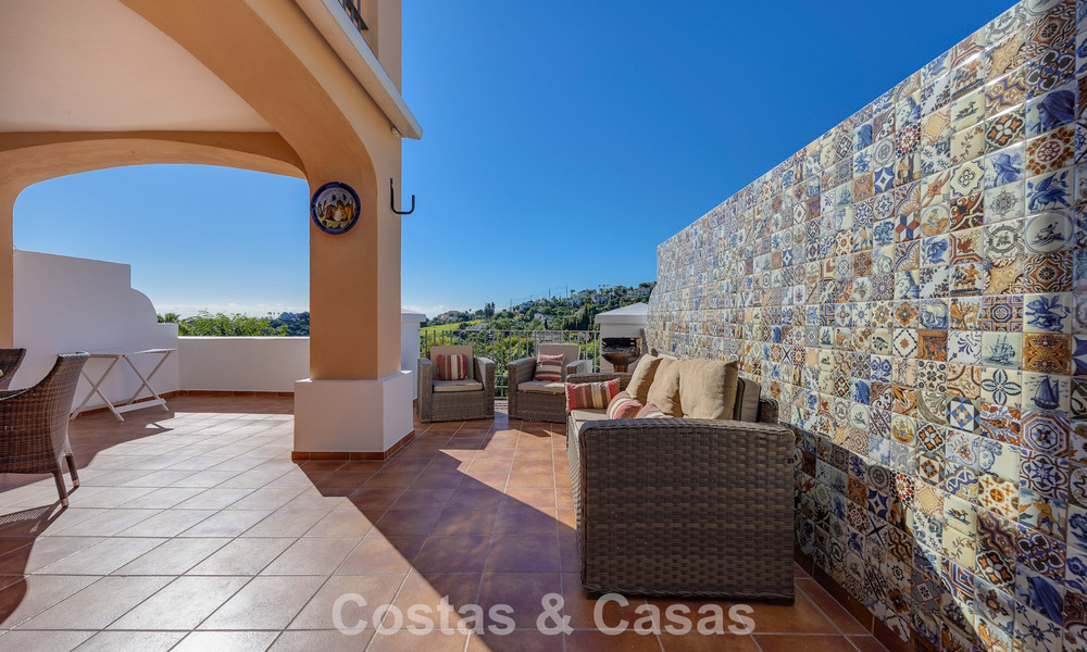 Spacieuse maison avec vue sur le golf et la mer à vendre, dans une urbanisation de golf exclusive à Benahavis - Marbella 775229