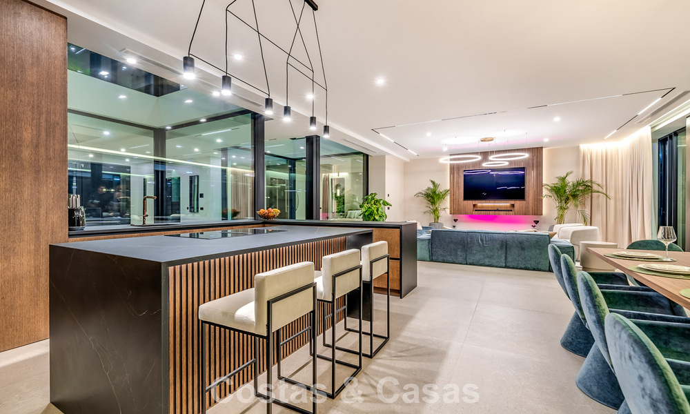 Villa design sophistiquée avec vue magnifique sur la mer à vendre à El Madroñal, Benahavis - Marbella 795616