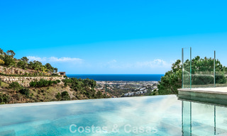 Villa design sophistiquée avec vue magnifique sur la mer à vendre à El Madroñal, Benahavis - Marbella 795627 