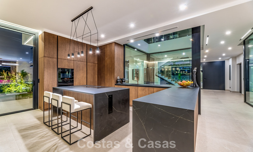 Villa design sophistiquée avec vue magnifique sur la mer à vendre à El Madroñal, Benahavis - Marbella 795646