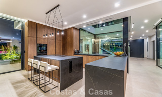 Villa design sophistiquée avec vue magnifique sur la mer à vendre à El Madroñal, Benahavis - Marbella 795646 