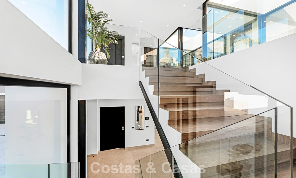 Villa design sophistiquée avec vue magnifique sur la mer à vendre à El Madroñal, Benahavis - Marbella 795650