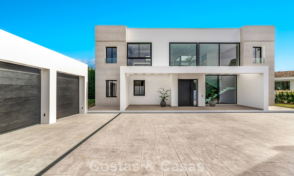 Villa design sophistiquée avec vue magnifique sur la mer à vendre à El Madroñal, Benahavis - Marbella 795654