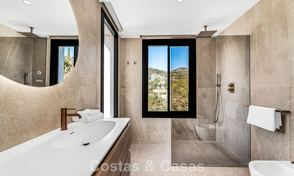 Villa design sophistiquée avec vue imprenable sur la mer à vendre à El Madroñal, Benahavis - Marbella 796827