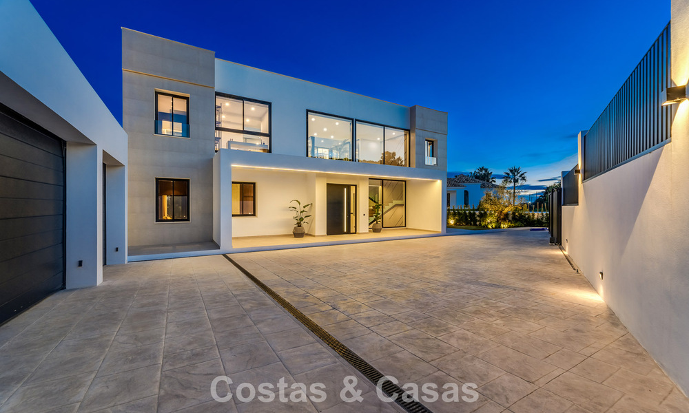 Villa design sophistiquée avec vue imprenable sur la mer à vendre à El Madroñal, Benahavis - Marbella 796843