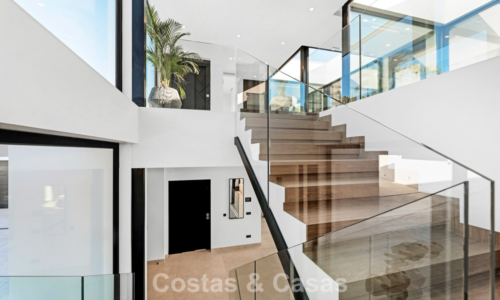 Villa design sophistiquée avec vue imprenable sur la mer à vendre à El Madroñal, Benahavis - Marbella 796851