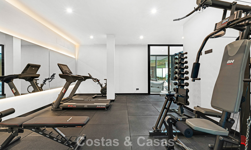 Villa design sophistiquée avec vue imprenable sur la mer à vendre à El Madroñal, Benahavis - Marbella 796853